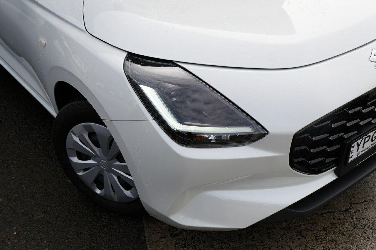 2024 Suzuki Swift Hybrid in Whire