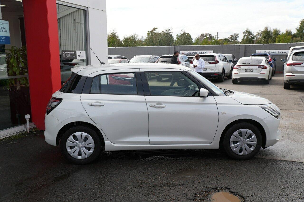 2024 Suzuki Swift Hybrid in Whire