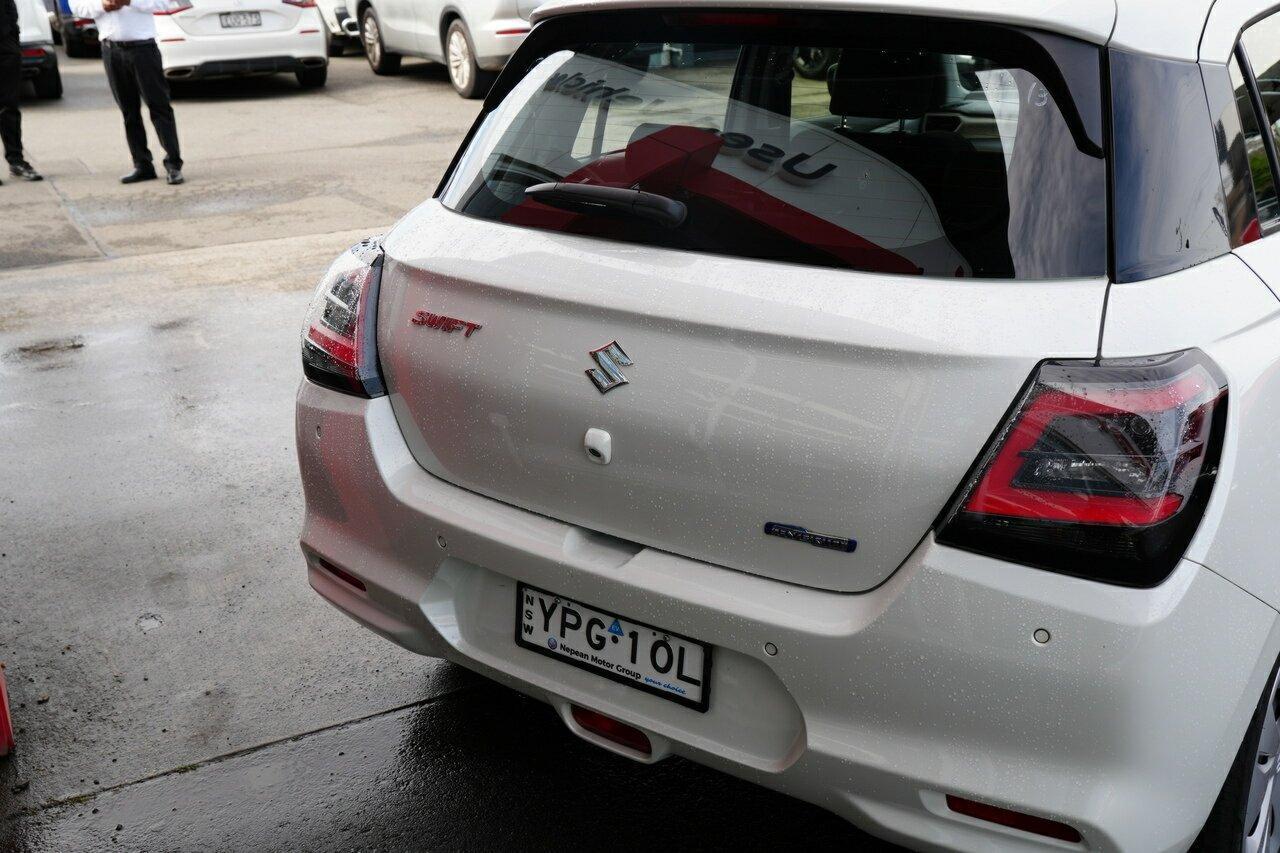2024 Suzuki Swift Hybrid in Whire