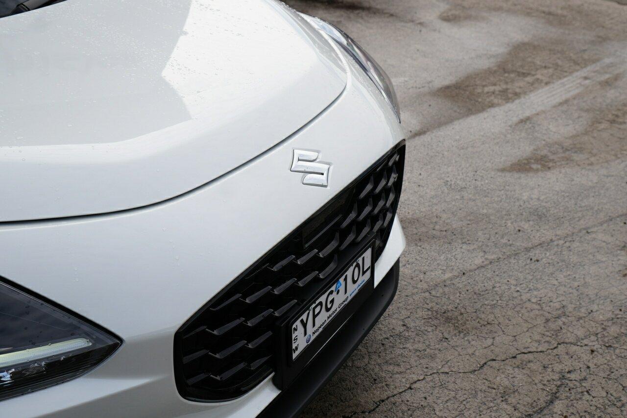 2024 Suzuki Swift Hybrid in Whire