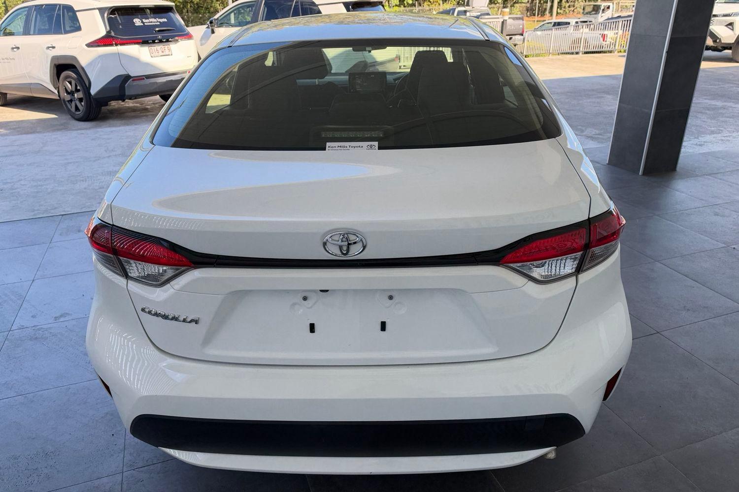 2021 Toyota Corolla Ascent Sport in White