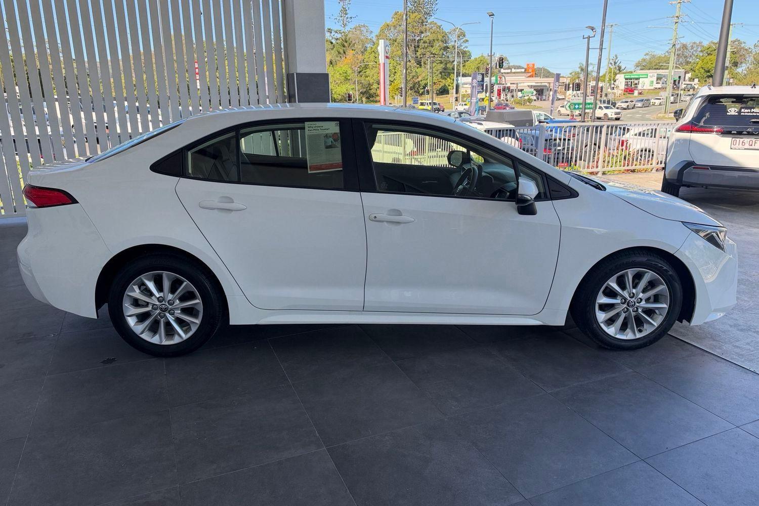 2021 Toyota Corolla Ascent Sport in White