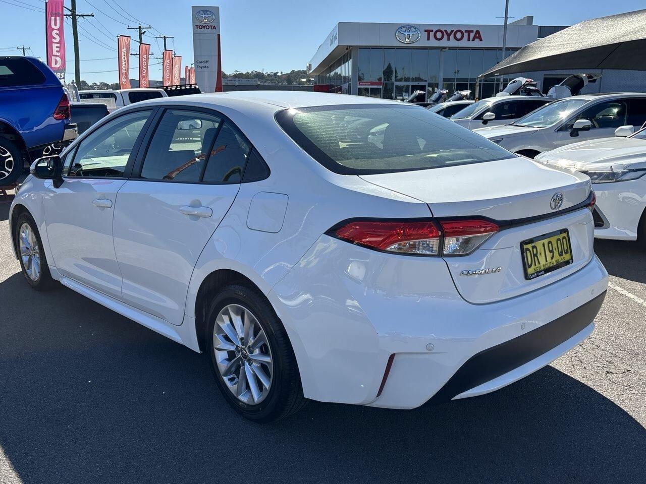 2020 Toyota Corolla Ascent Sport in White