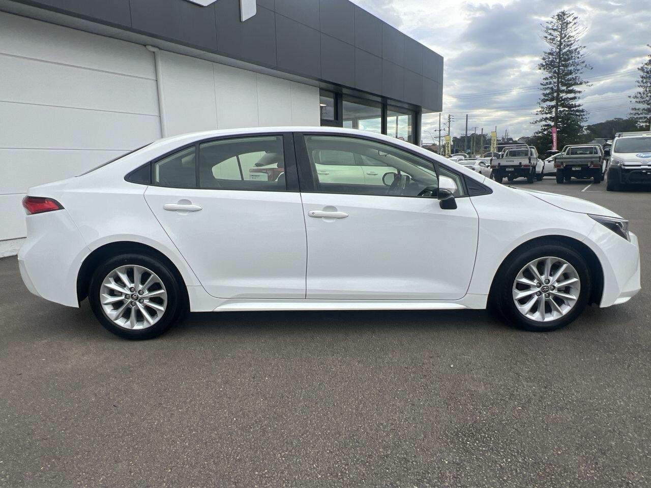 2022 Toyota Corolla Ascent Sport in White