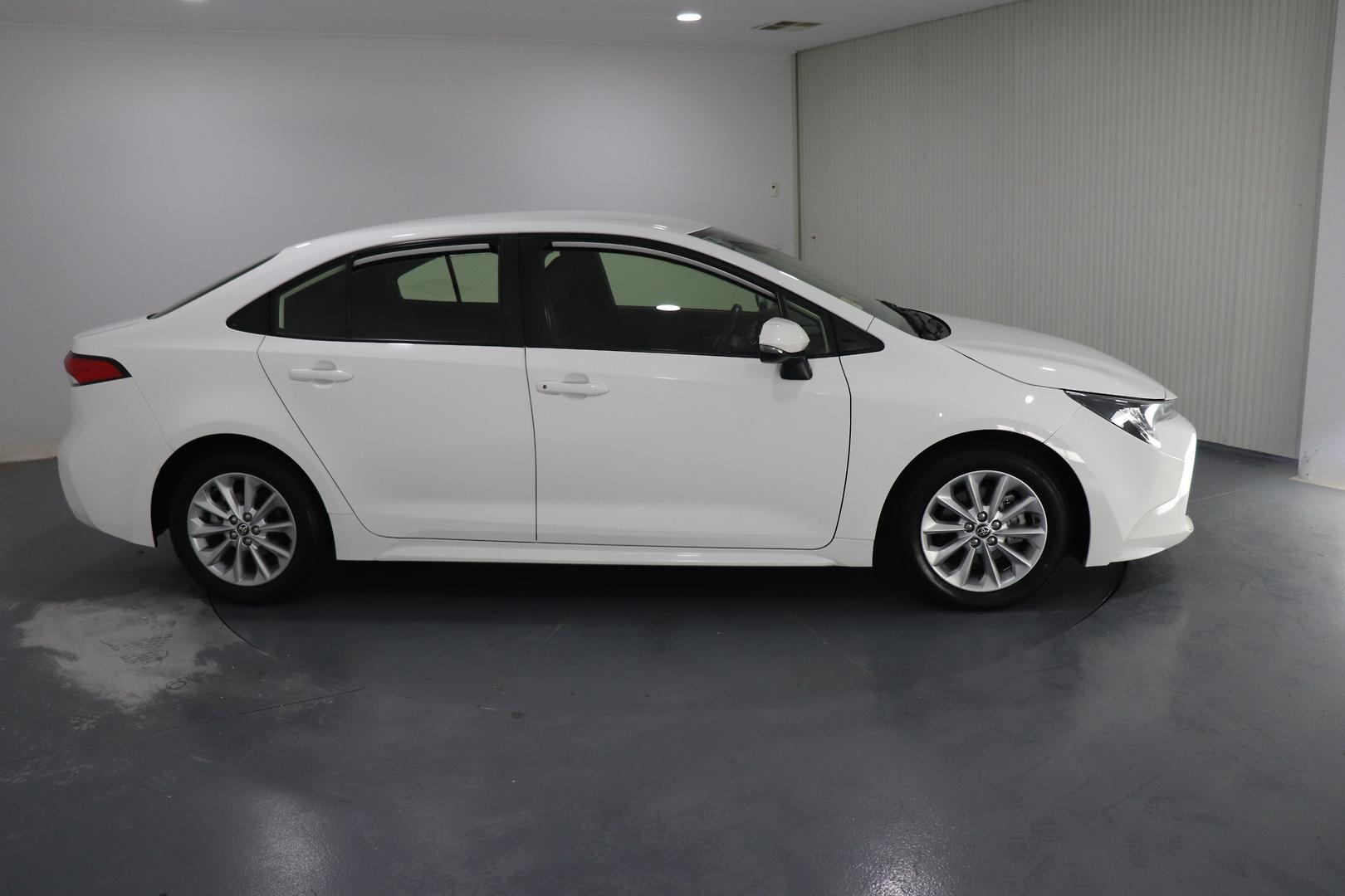 2022 Toyota Corolla Ascent Sport in White