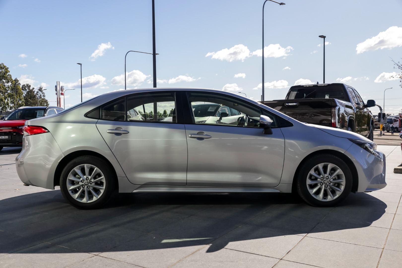 2020 Toyota Corolla Ascent Sport in Silver