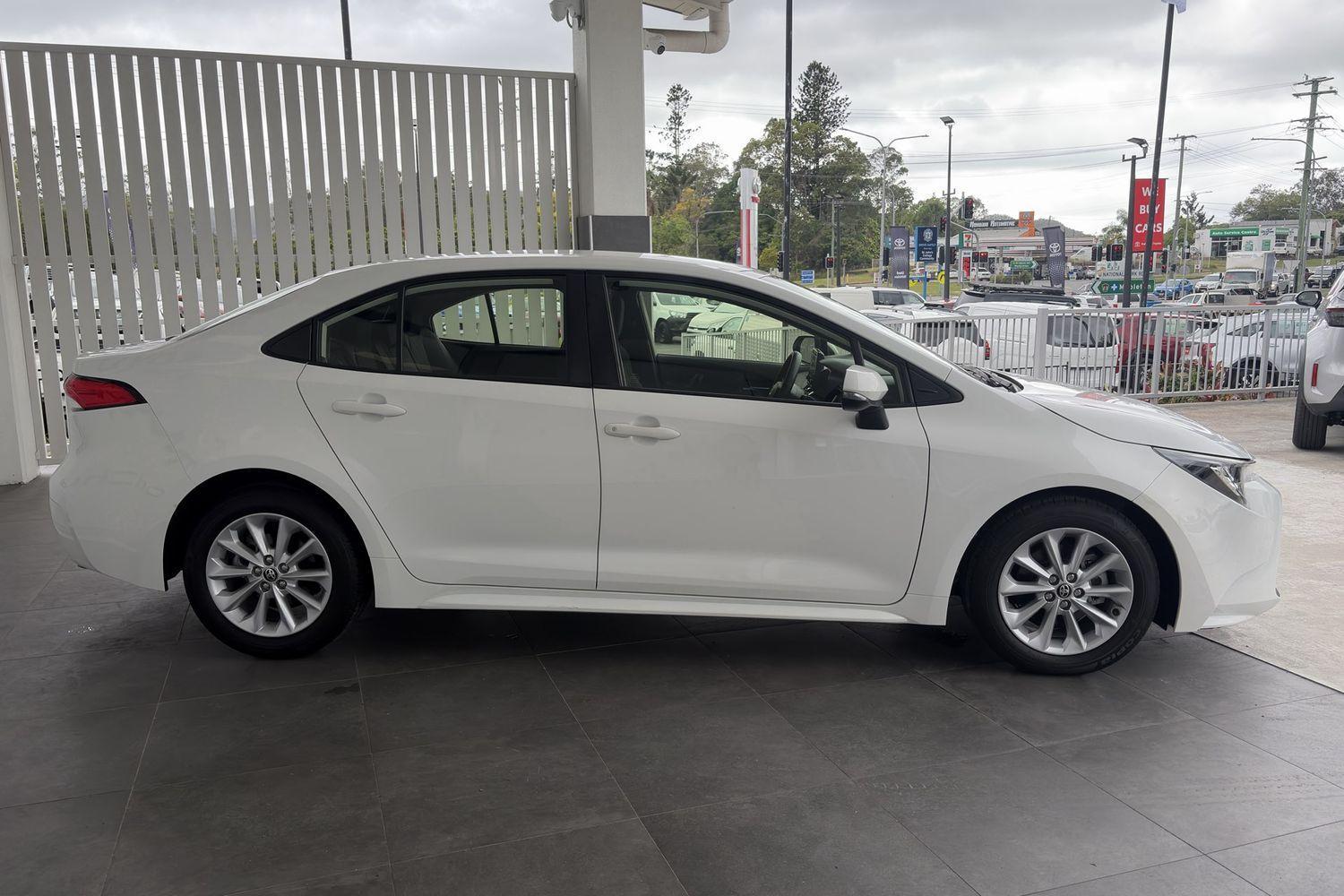 2021 Toyota Corolla Ascent Sport in White