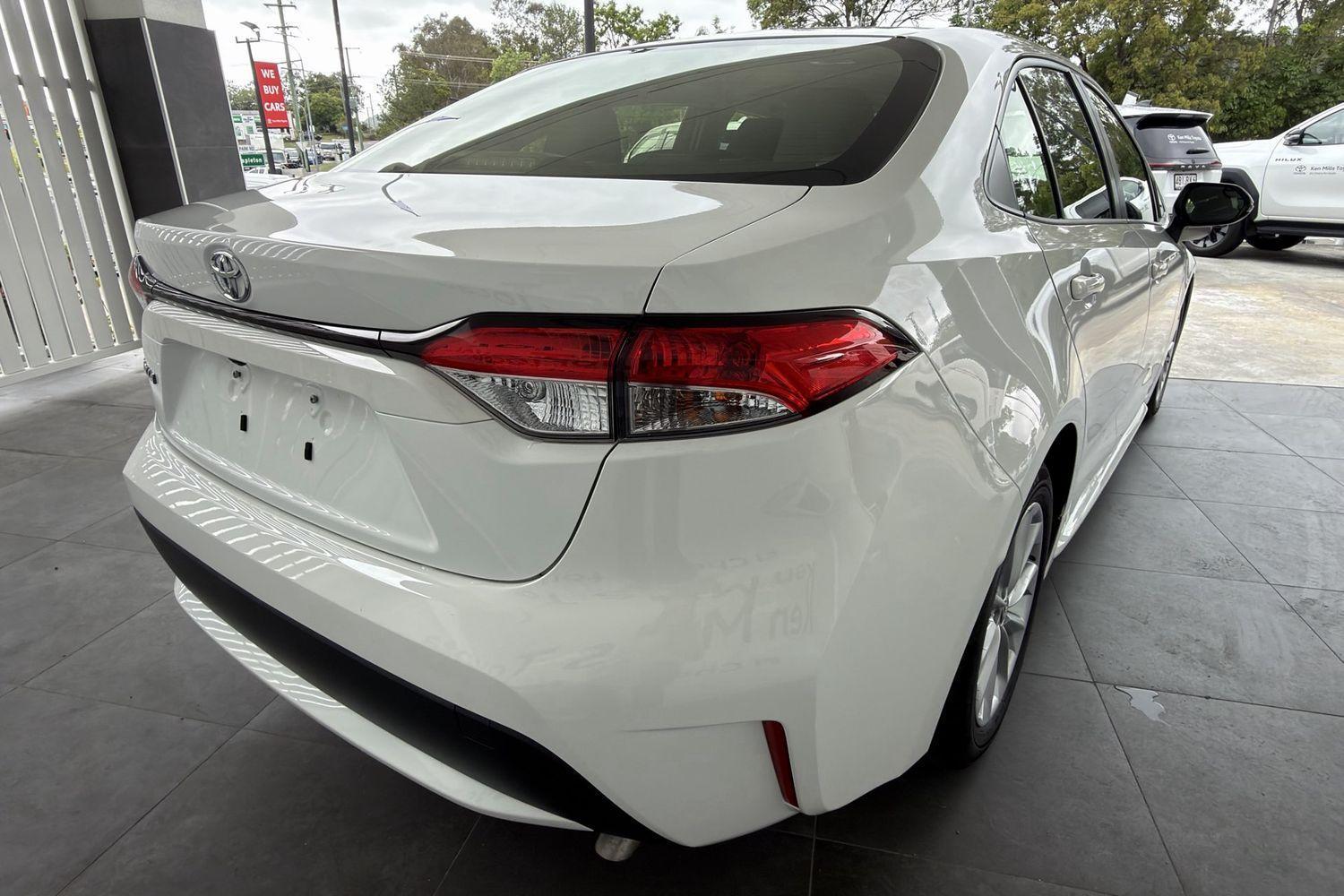 2021 Toyota Corolla Ascent Sport in White