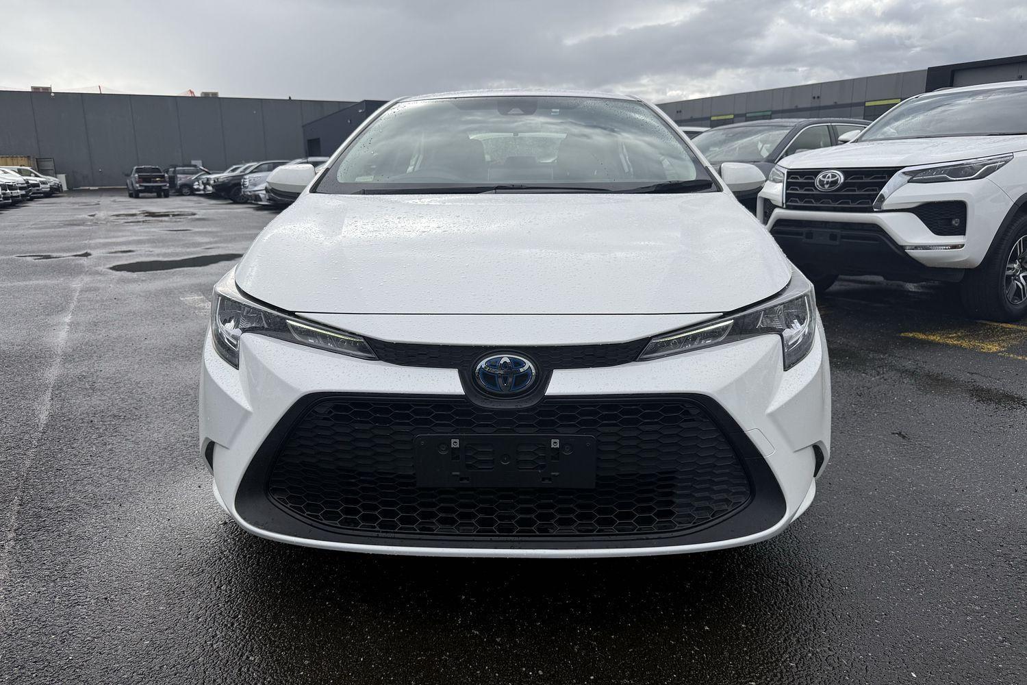 2020 Toyota Corolla Ascent Sport in White