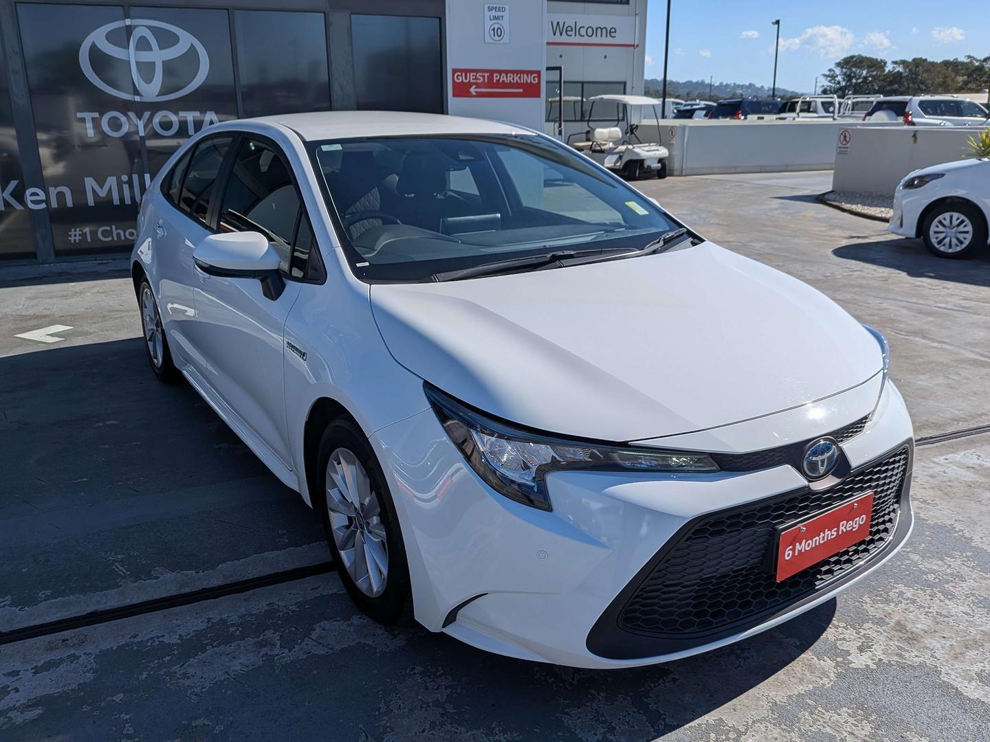 2022 Toyota Corolla Ascent Sport in White