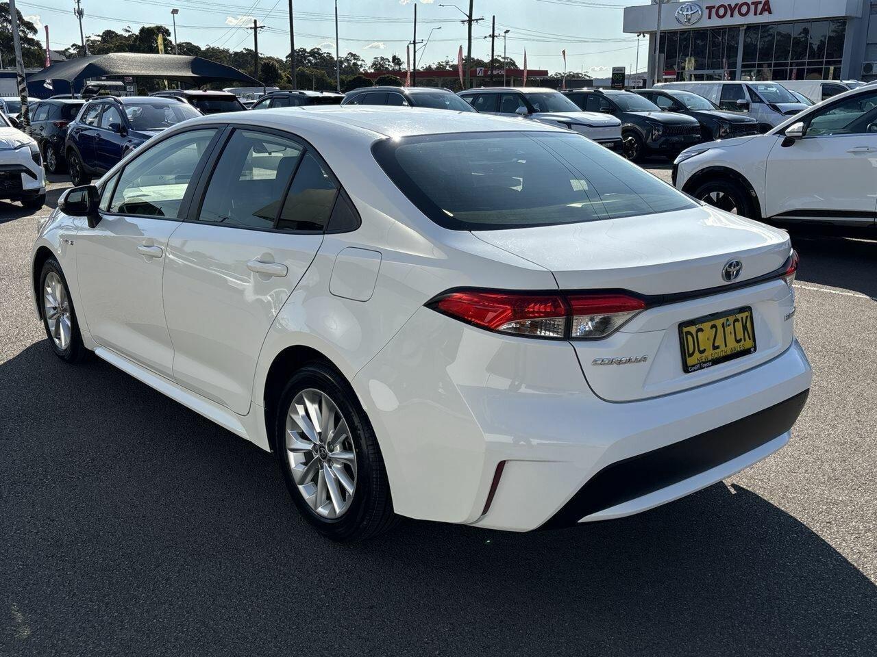 2021 Toyota Corolla Ascent Sport in White