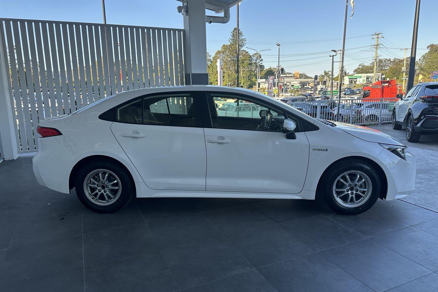 2020 Toyota Corolla Ascent Sport in White