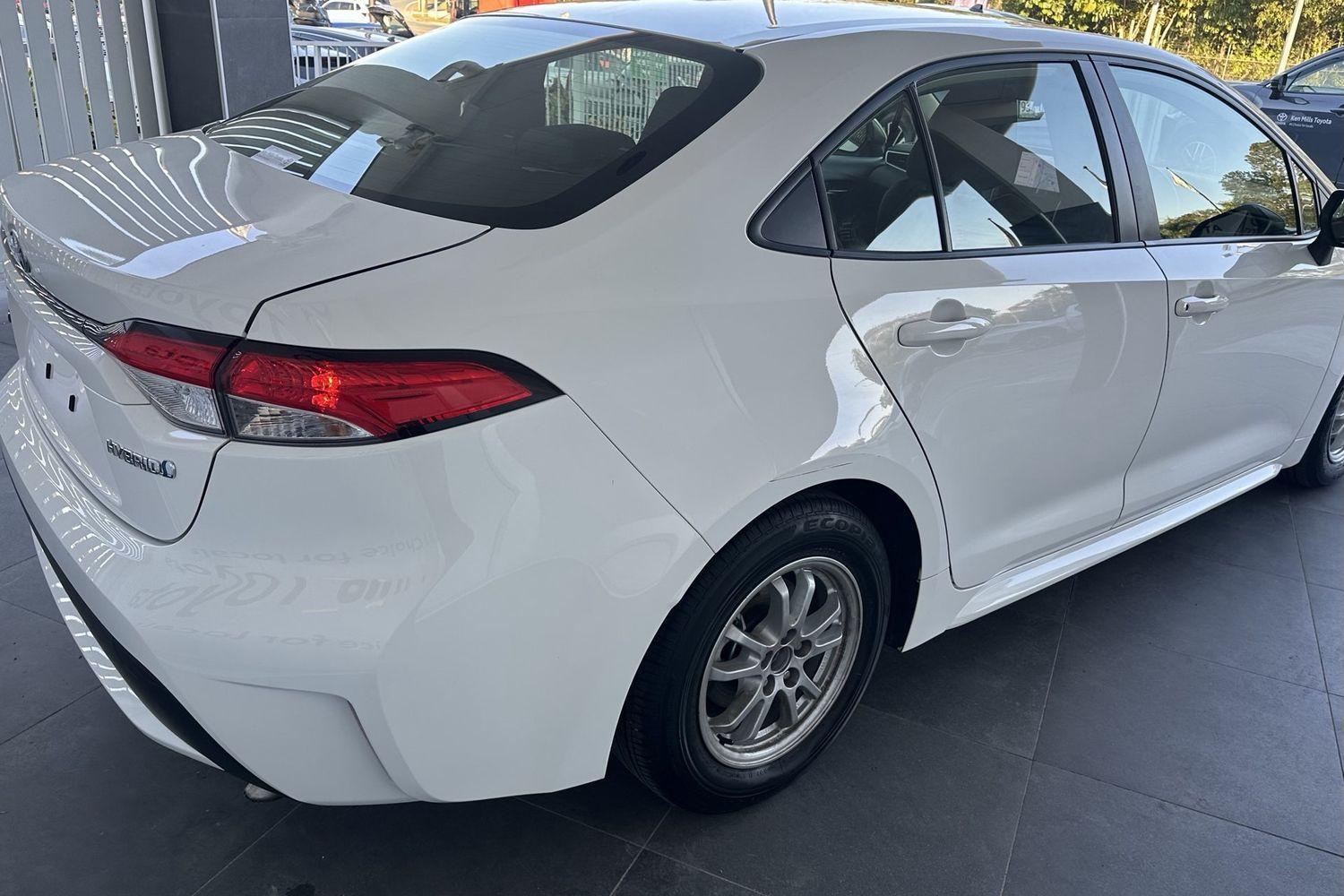 2020 Toyota Corolla Ascent Sport in White