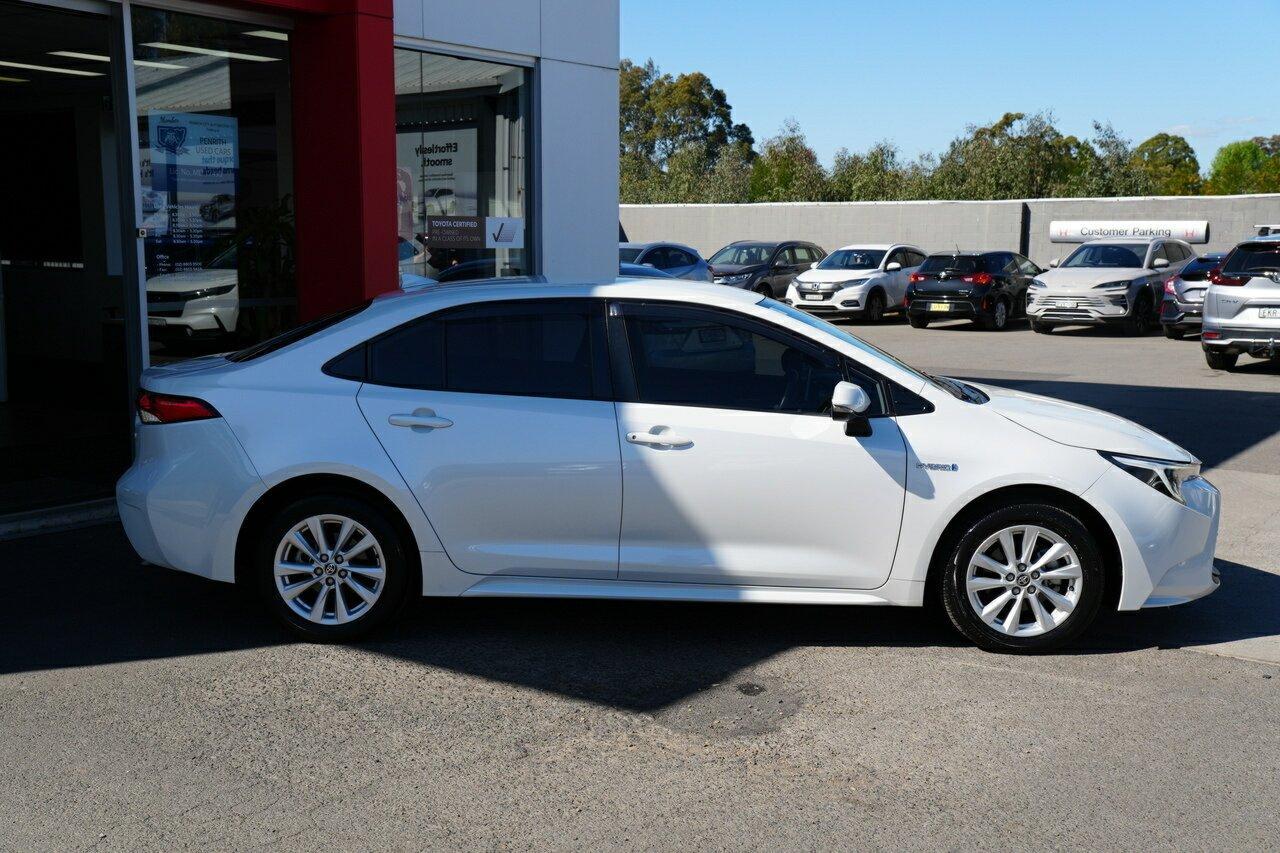 2023 Toyota Corolla Ascent Sport in White
