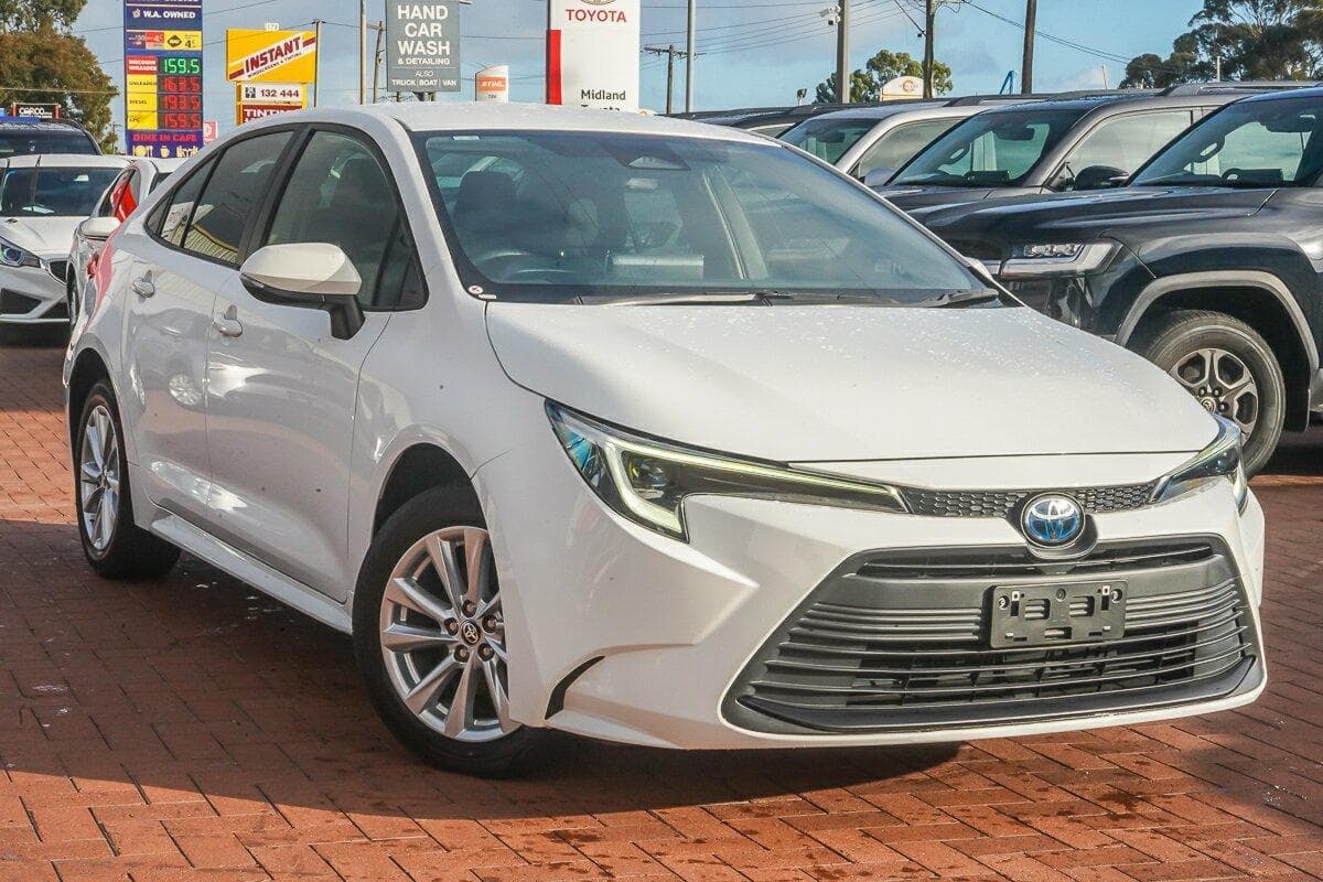 2022 Toyota Corolla Ascent Sport in White