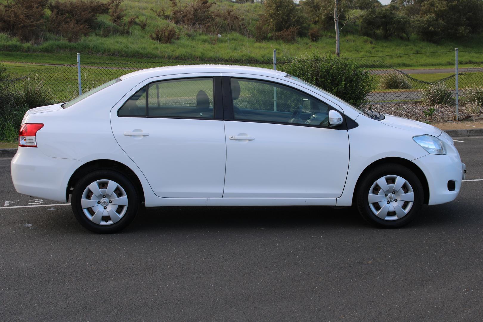 2013 Toyota Yaris YRS in White