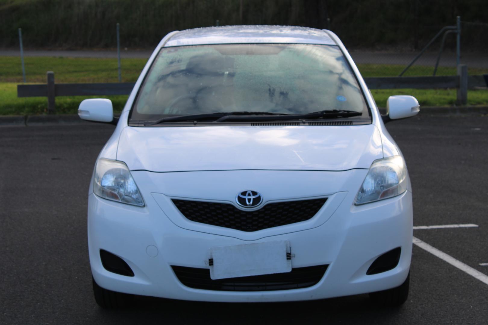 2013 Toyota Yaris YRS in White