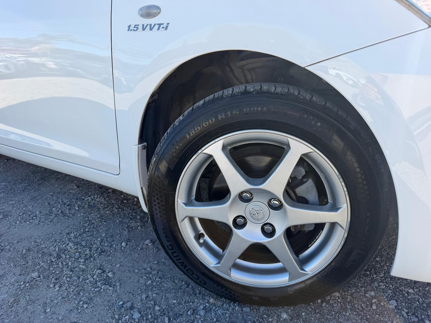 2008 Toyota Yaris YRS in White