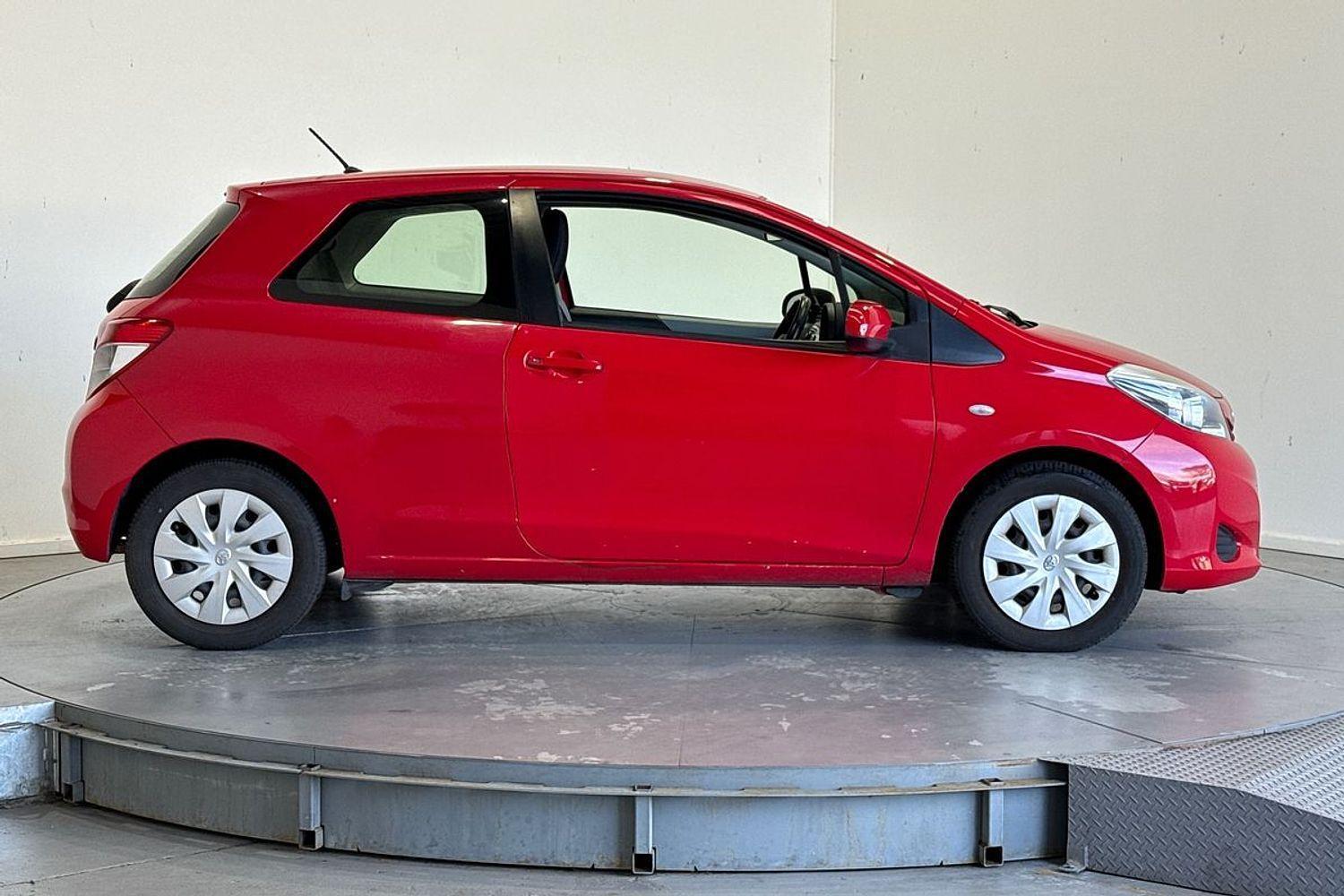 2013 Toyota Yaris YRS in Red