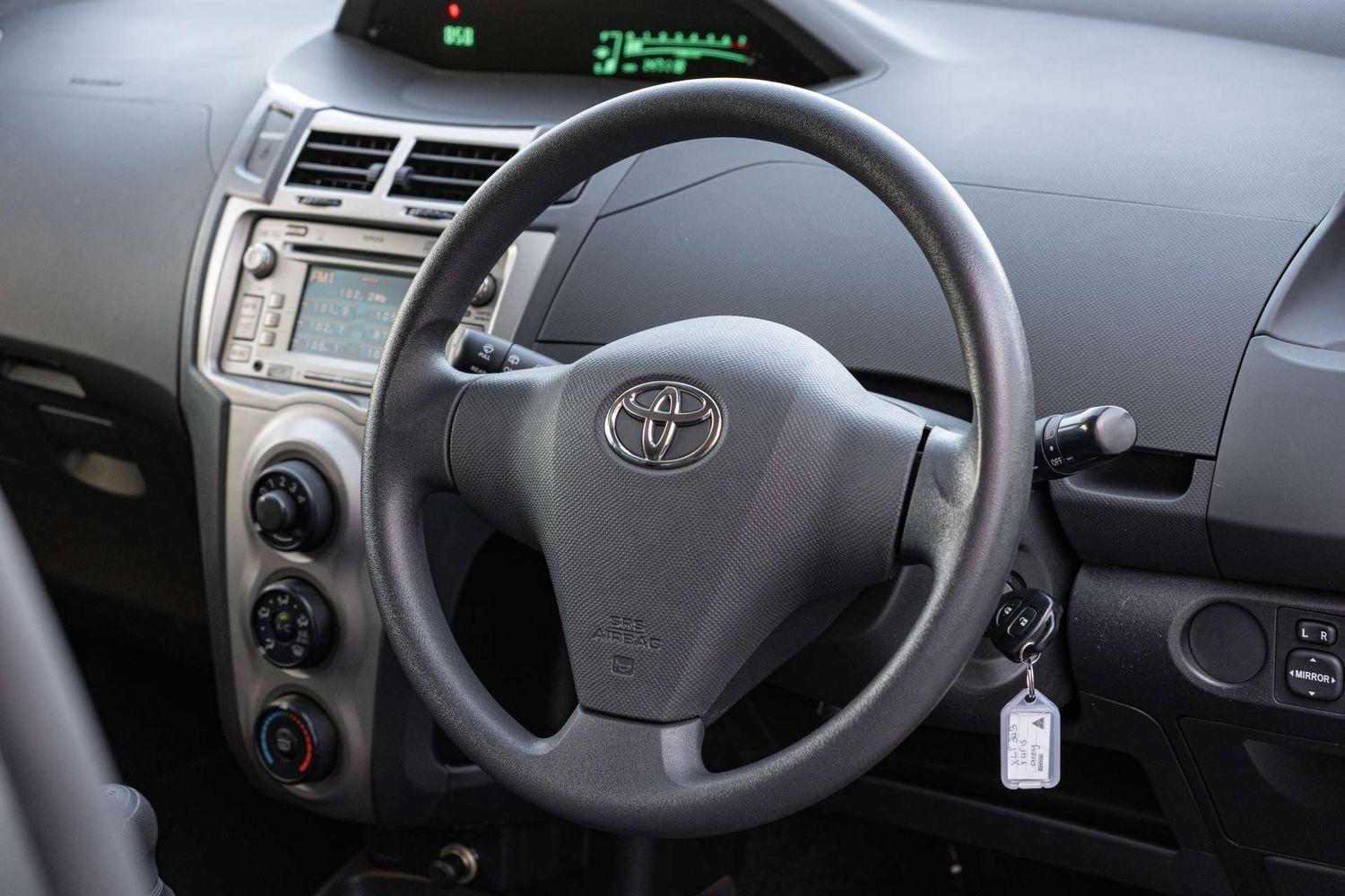 2009 Toyota Yaris Edge in Silver