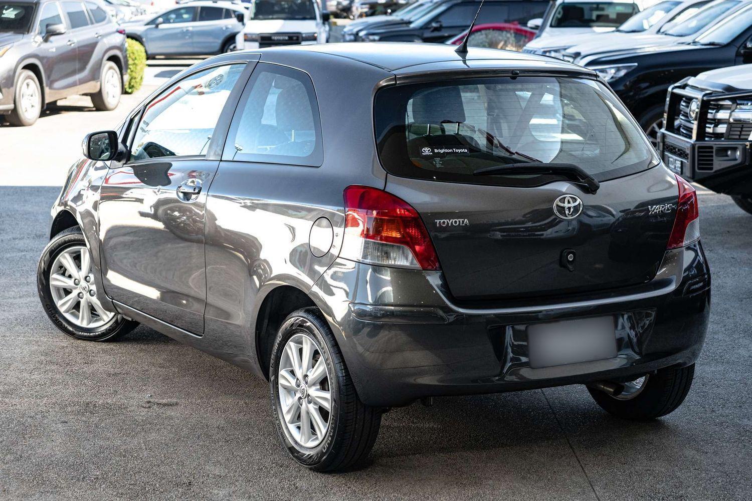 2009 Toyota Yaris Edge in Silver