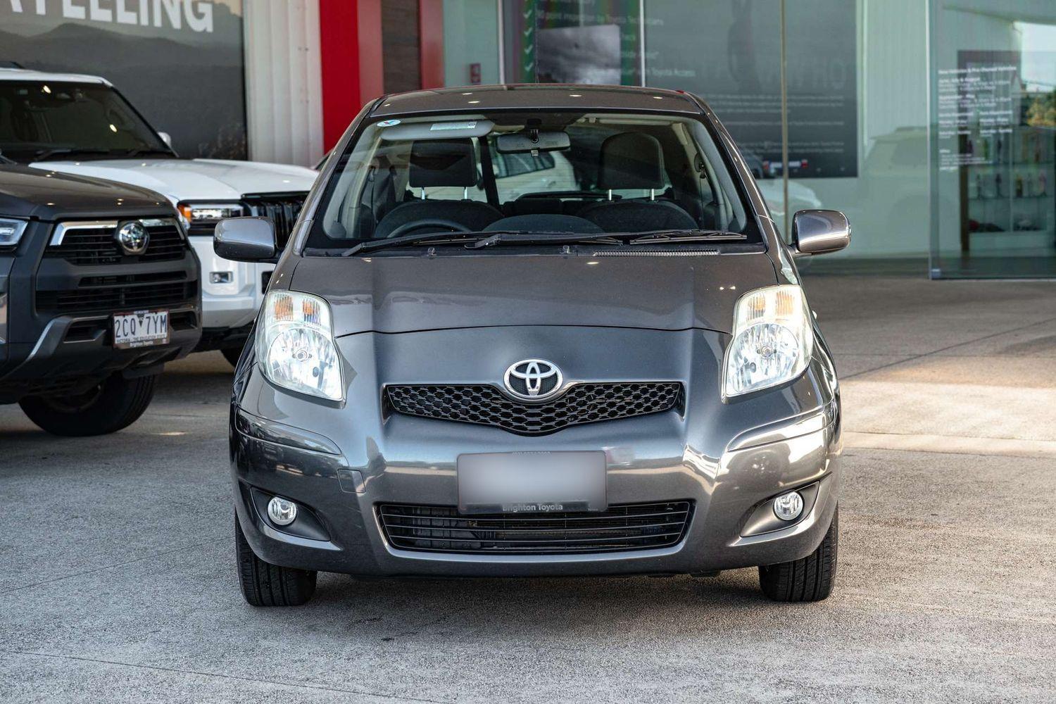 2009 Toyota Yaris Edge in Silver
