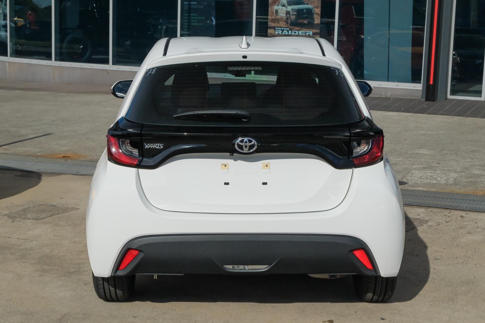 2020 Toyota Yaris Ascent Sport in White
