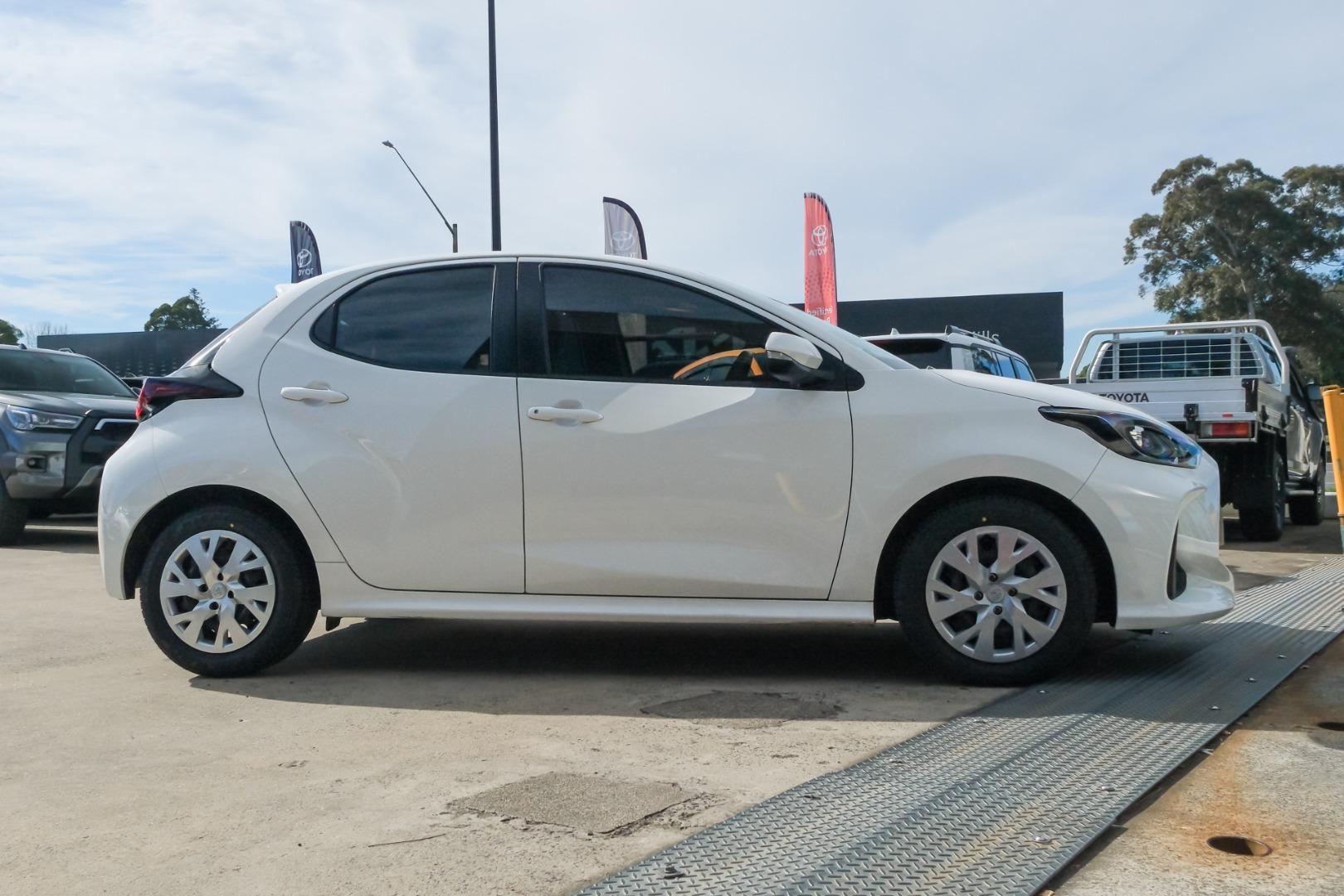 2020 Toyota Yaris Ascent Sport in White