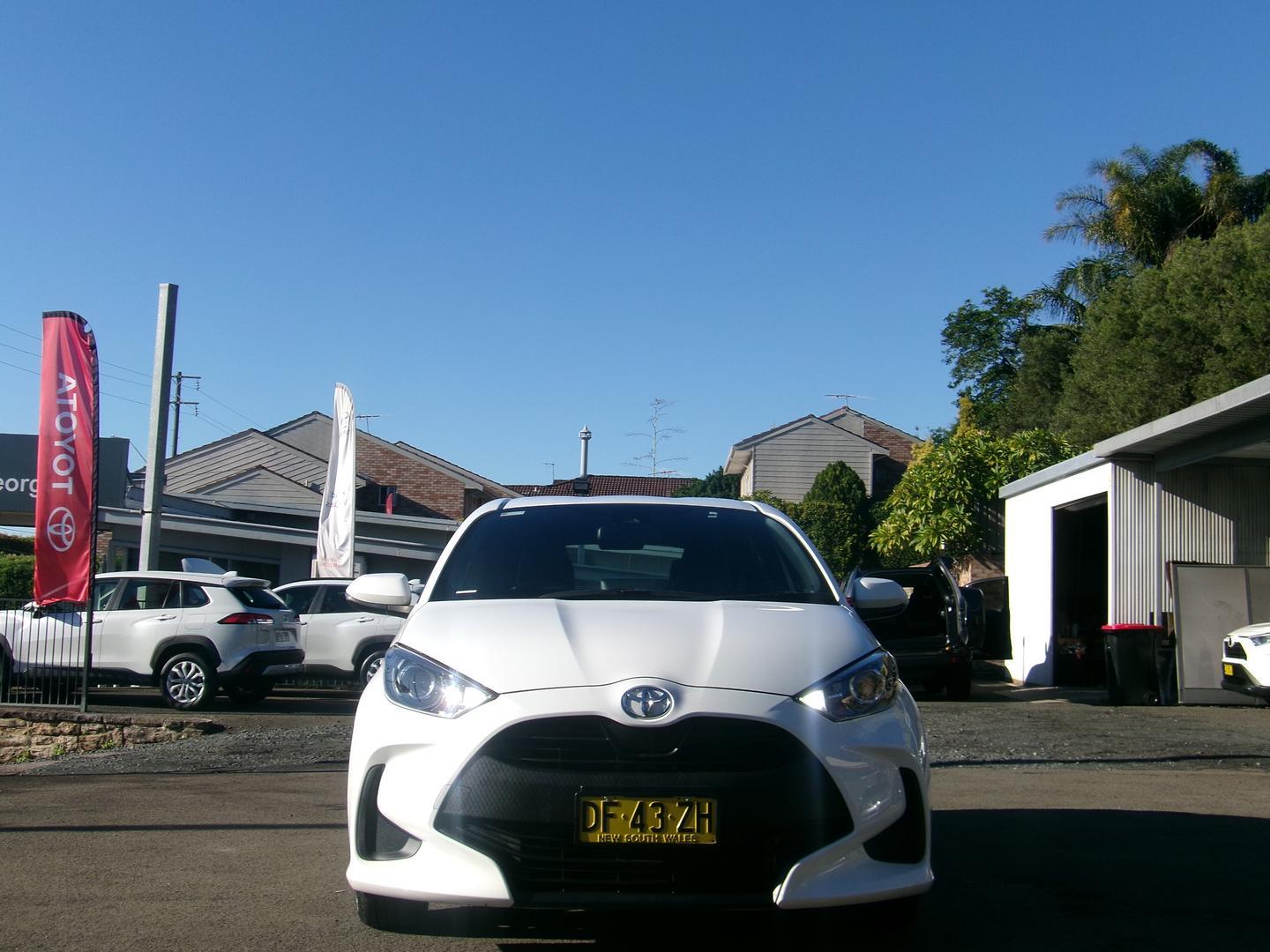 2023 Toyota Yaris Ascent Sport in White