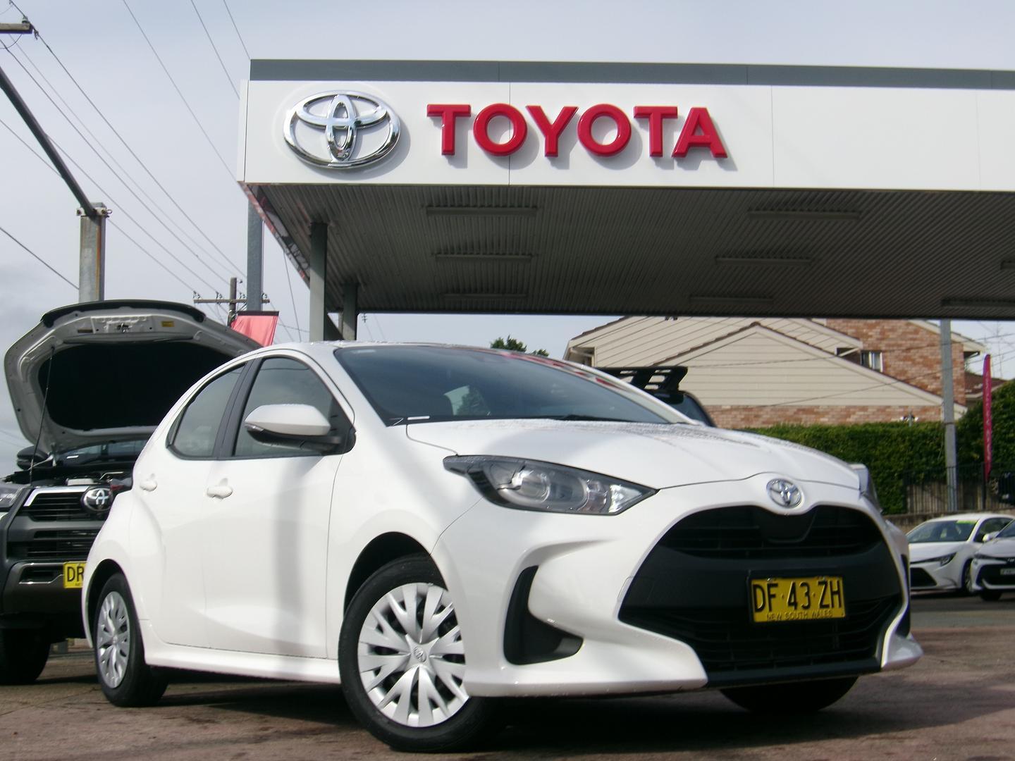 2023 Toyota Yaris Ascent Sport in White
