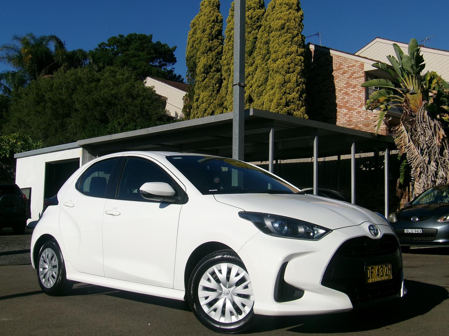 2023 Toyota Yaris Ascent Sport in White