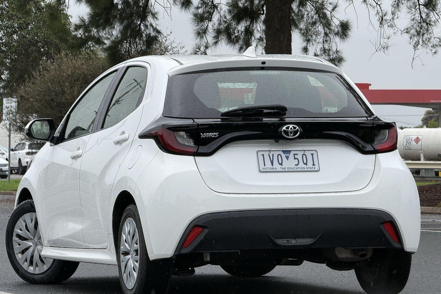 2022 Toyota Yaris Ascent Sport in White