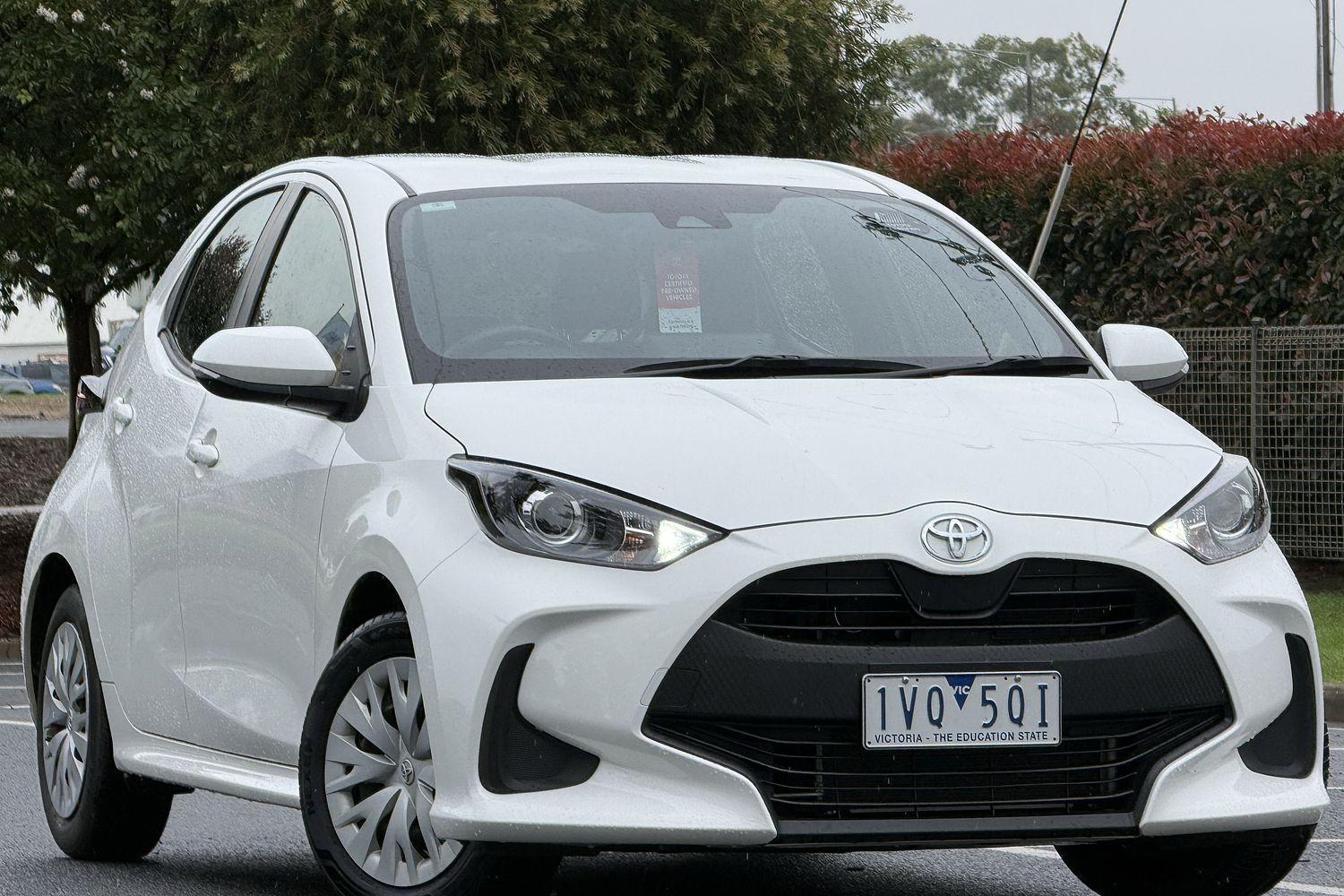 2022 Toyota Yaris Ascent Sport in White