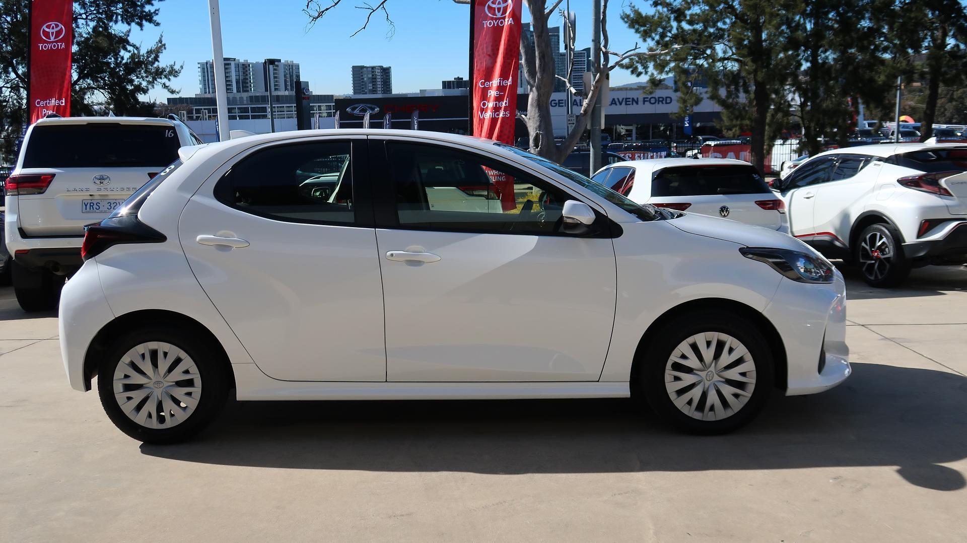 2023 Toyota Yaris Ascent Sport in White