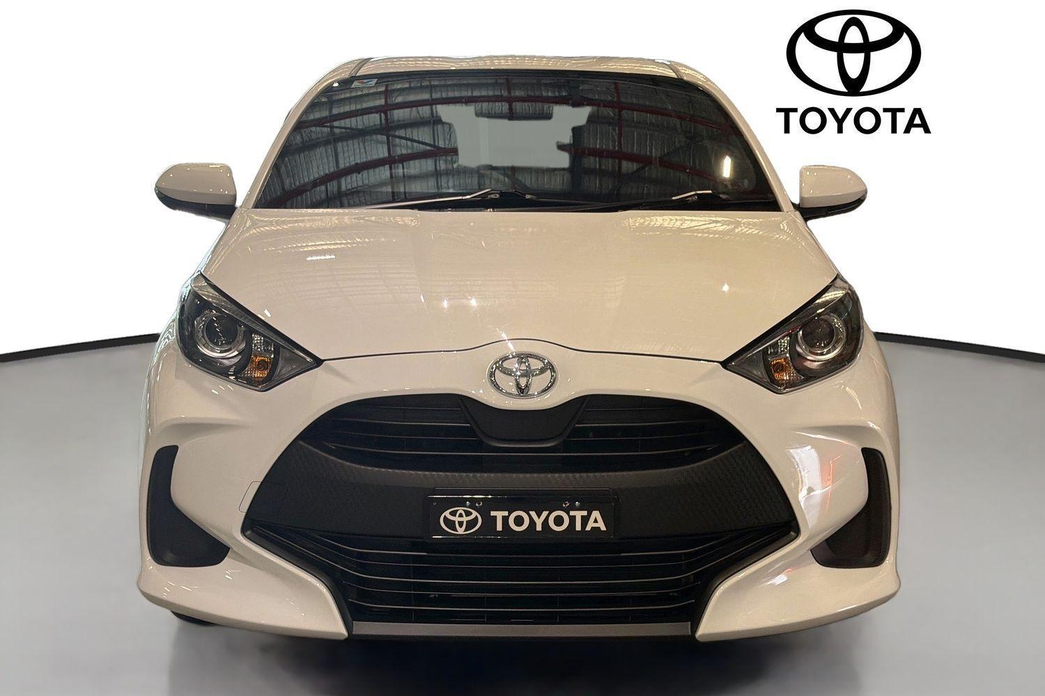 2022 Toyota Yaris Ascent Sport in White