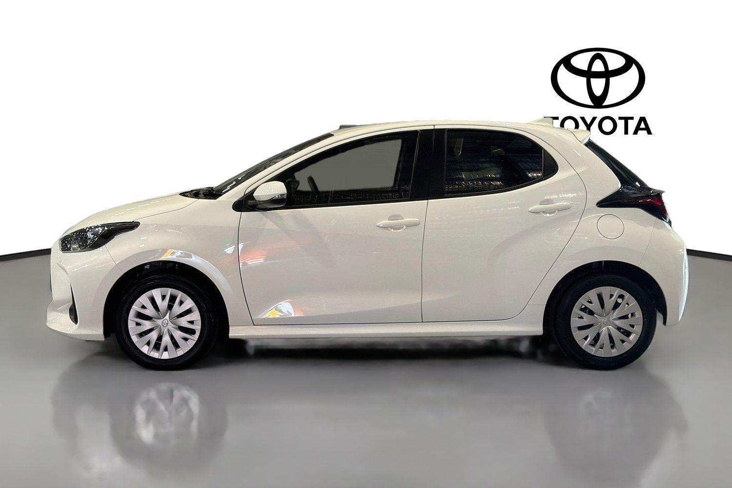 2022 Toyota Yaris Ascent Sport in White