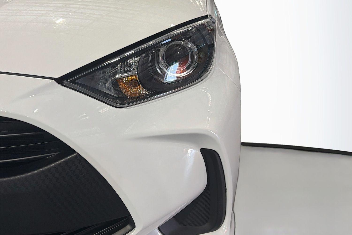 2022 Toyota Yaris Ascent Sport in White