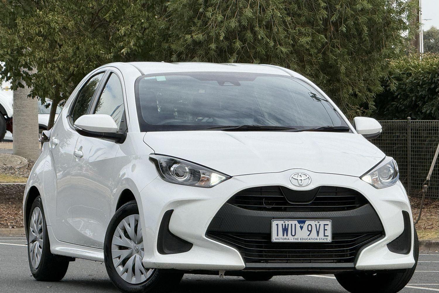 2022 Toyota Yaris Ascent Sport in White