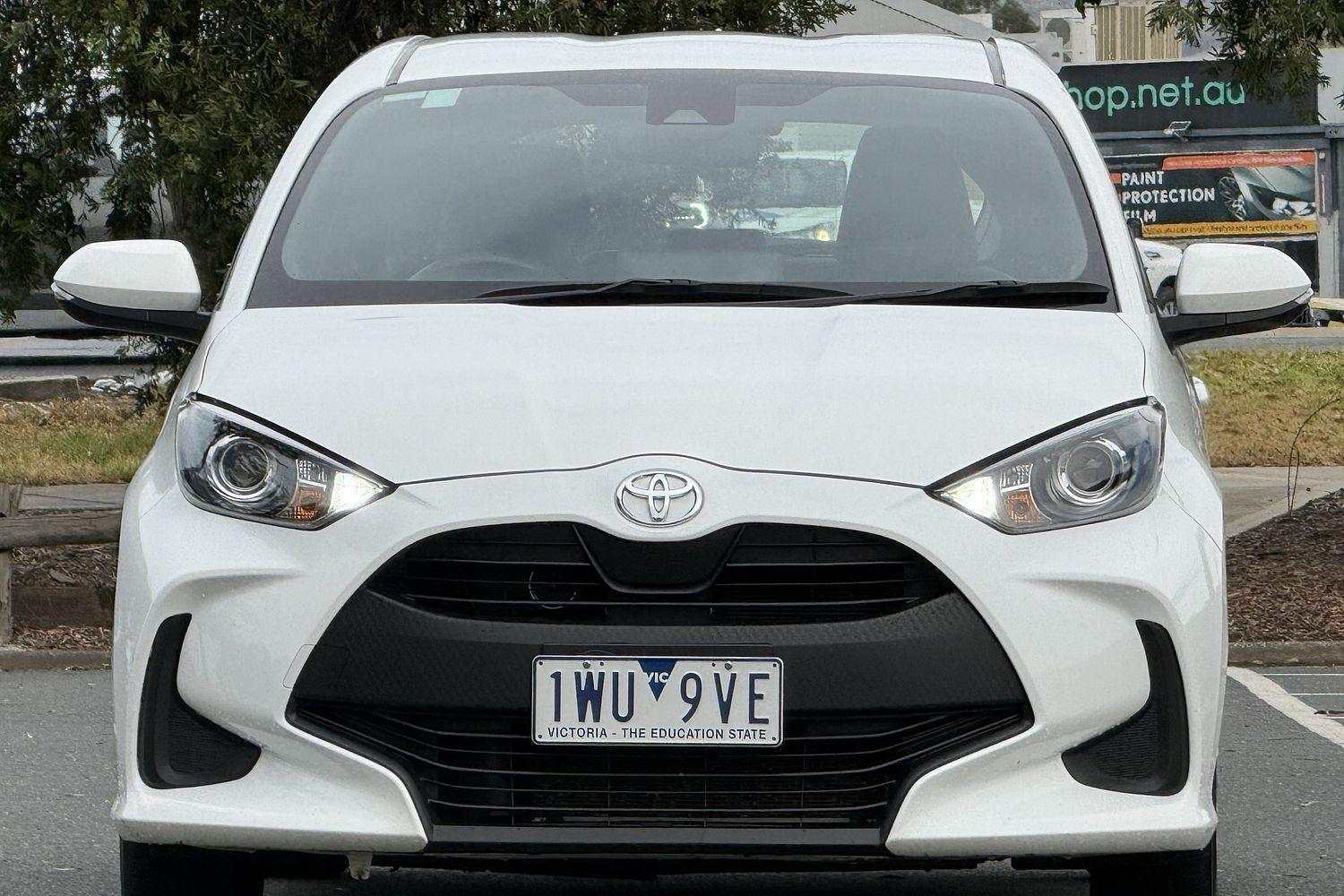 2022 Toyota Yaris Ascent Sport in White