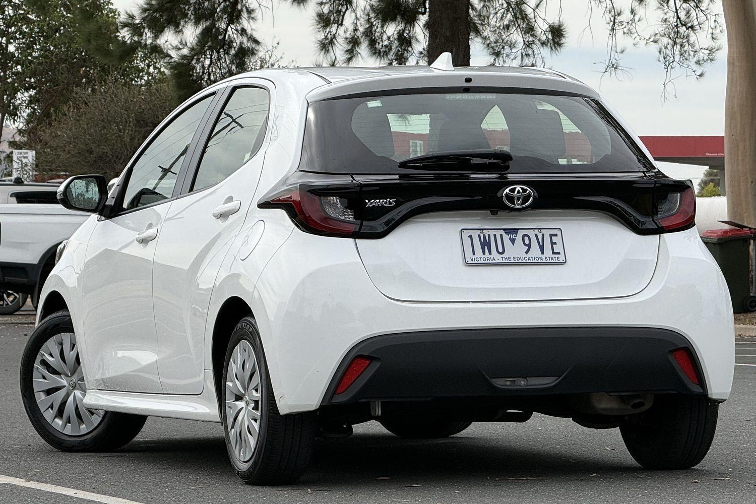 2022 Toyota Yaris Ascent Sport in White