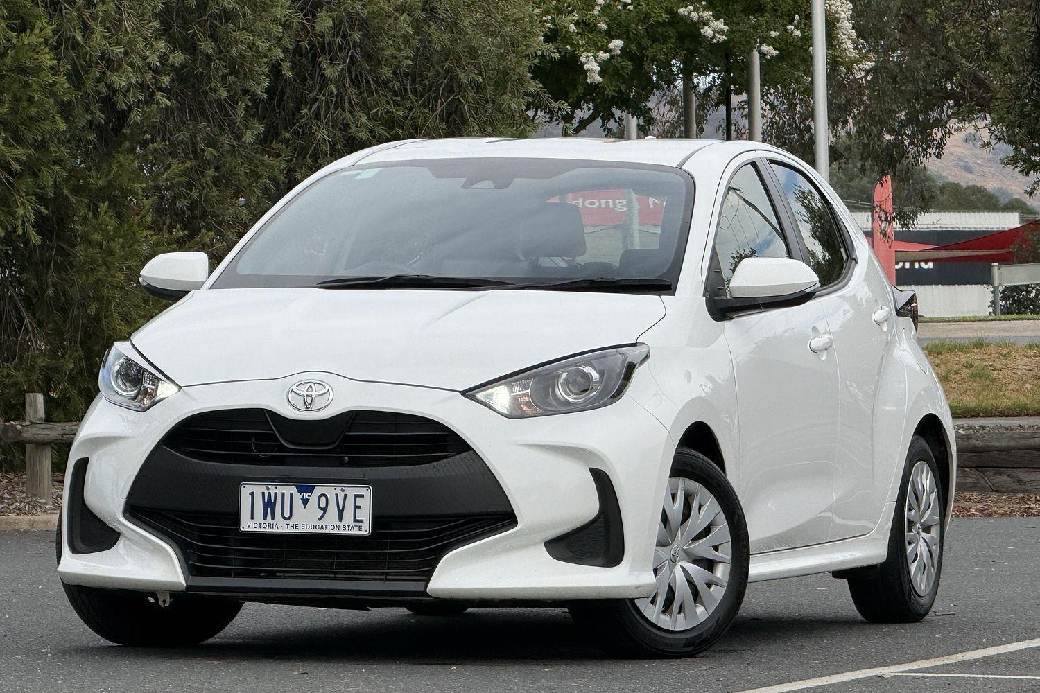 2022 Toyota Yaris Ascent Sport in White