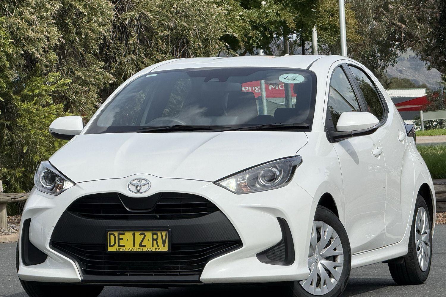 2022 Toyota Yaris Ascent Sport in White