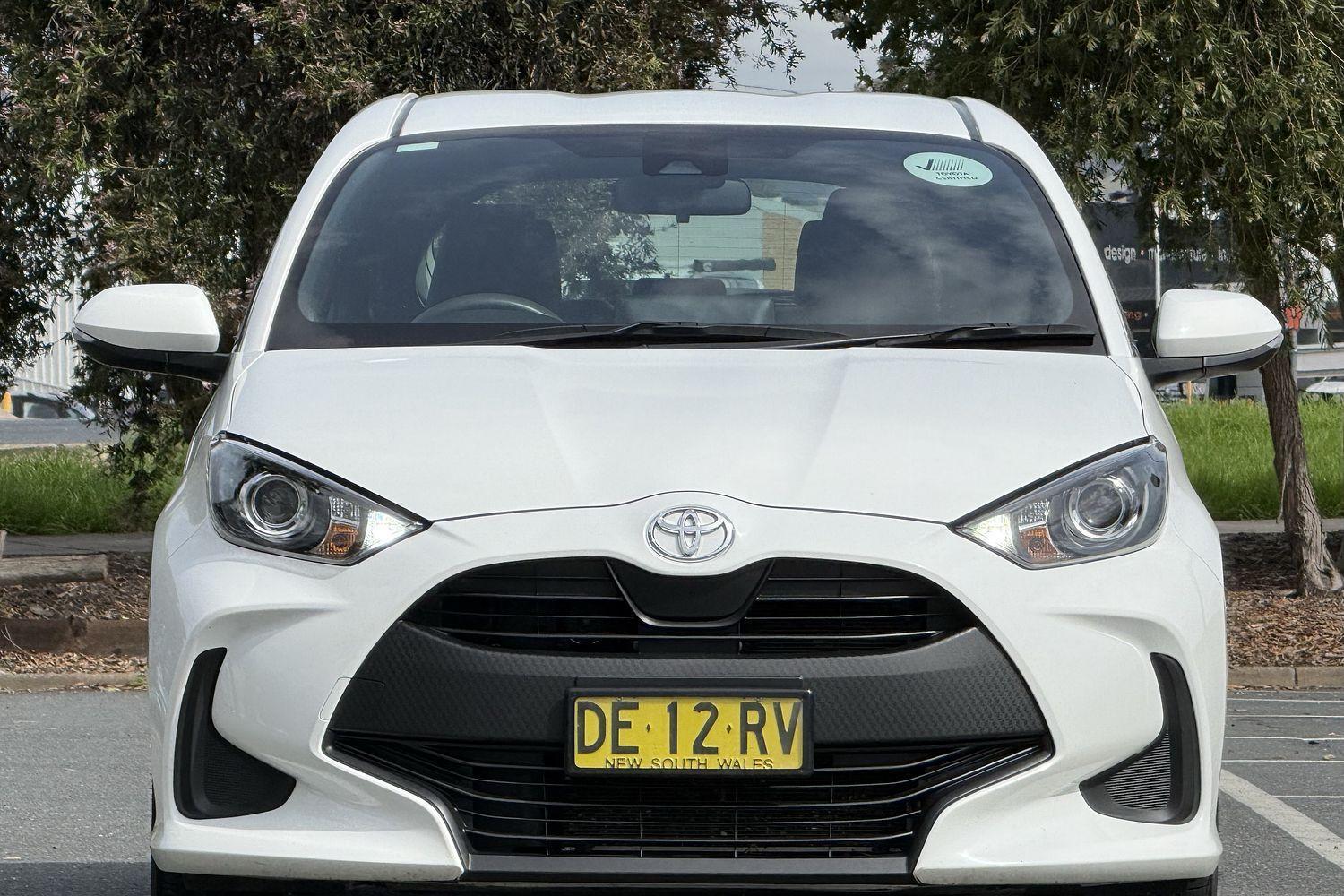 2022 Toyota Yaris Ascent Sport in White