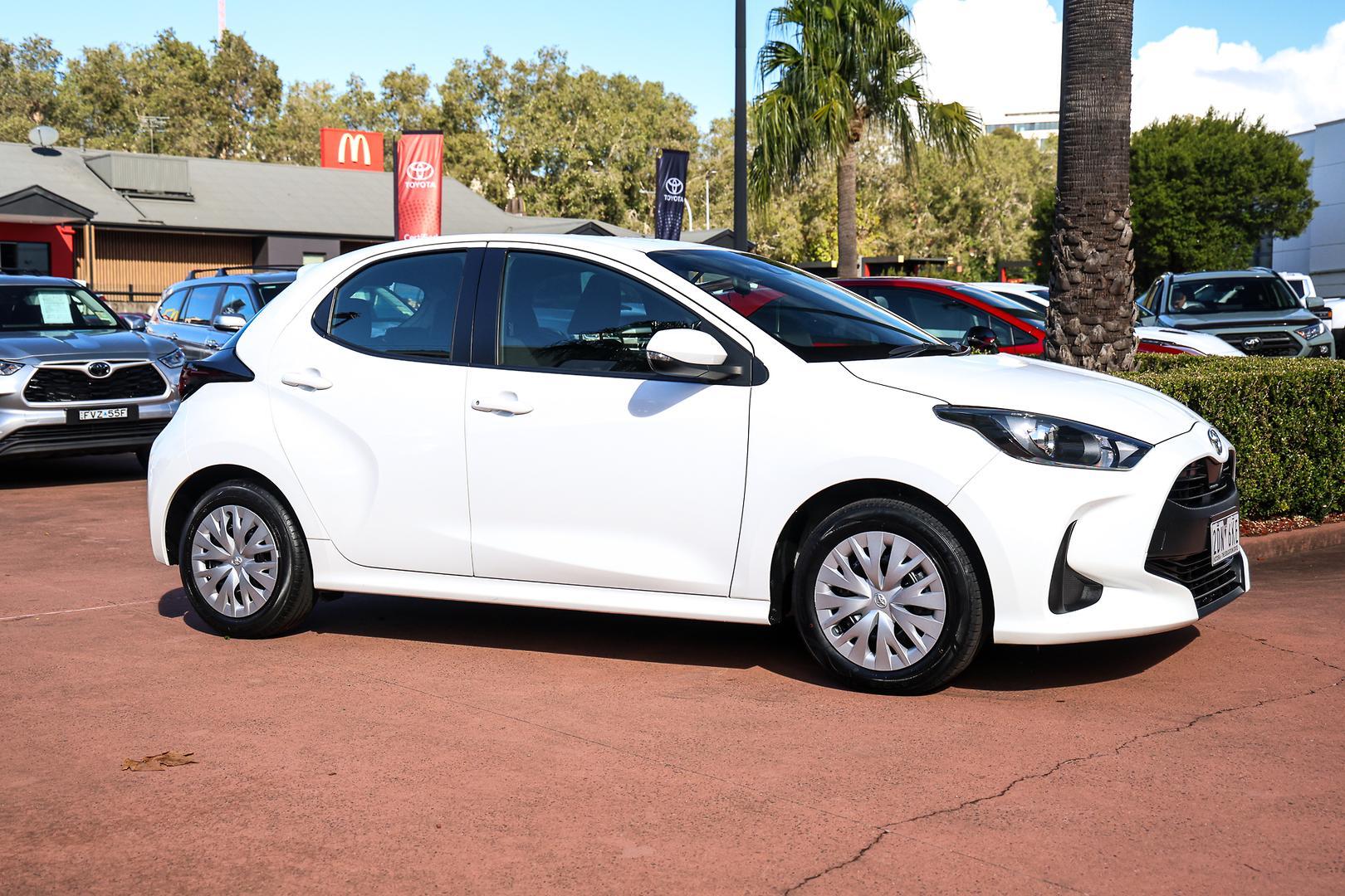 2023 Toyota Yaris Ascent Sport in White