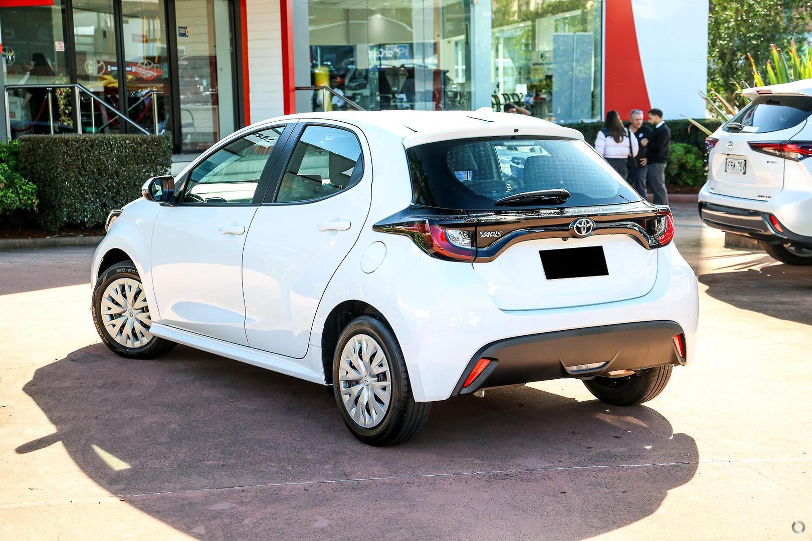 2023 Toyota Yaris Ascent Sport in White