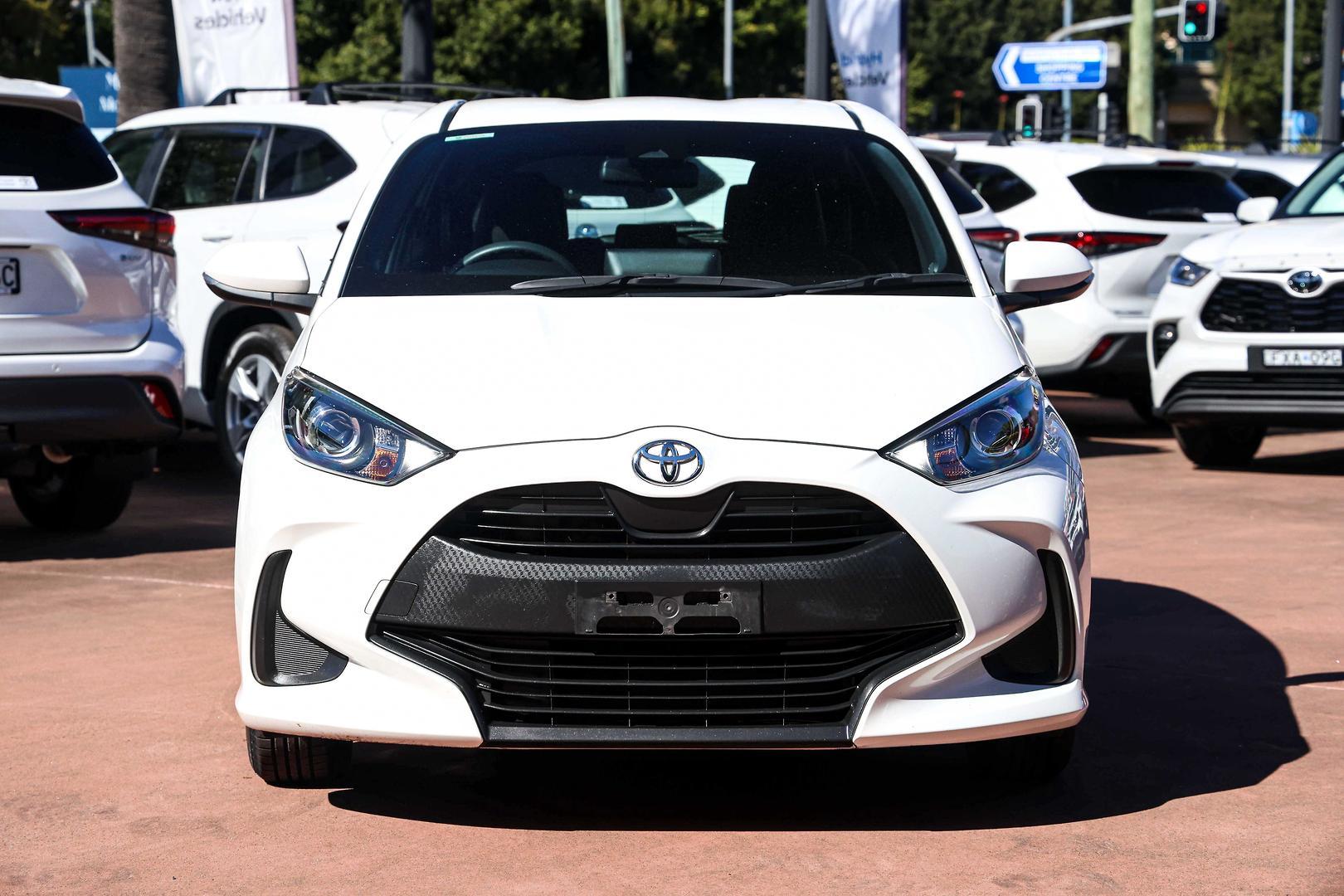 2020 Toyota Yaris Ascent Sport in White