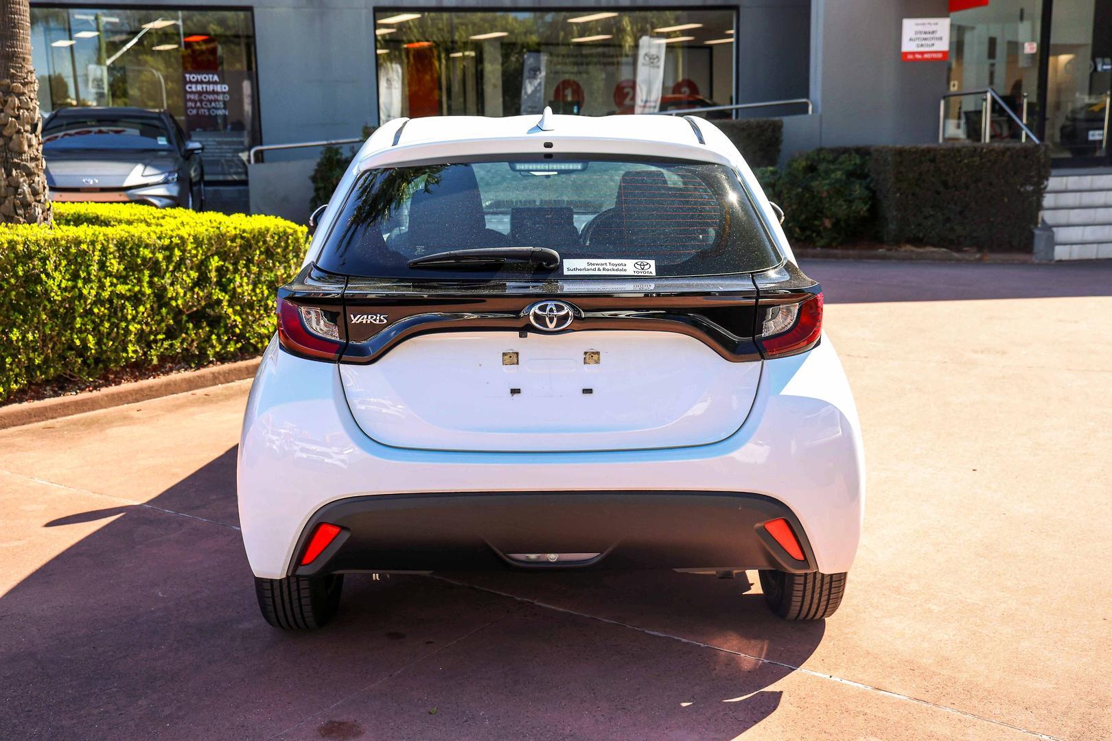 2020 Toyota Yaris Ascent Sport in White