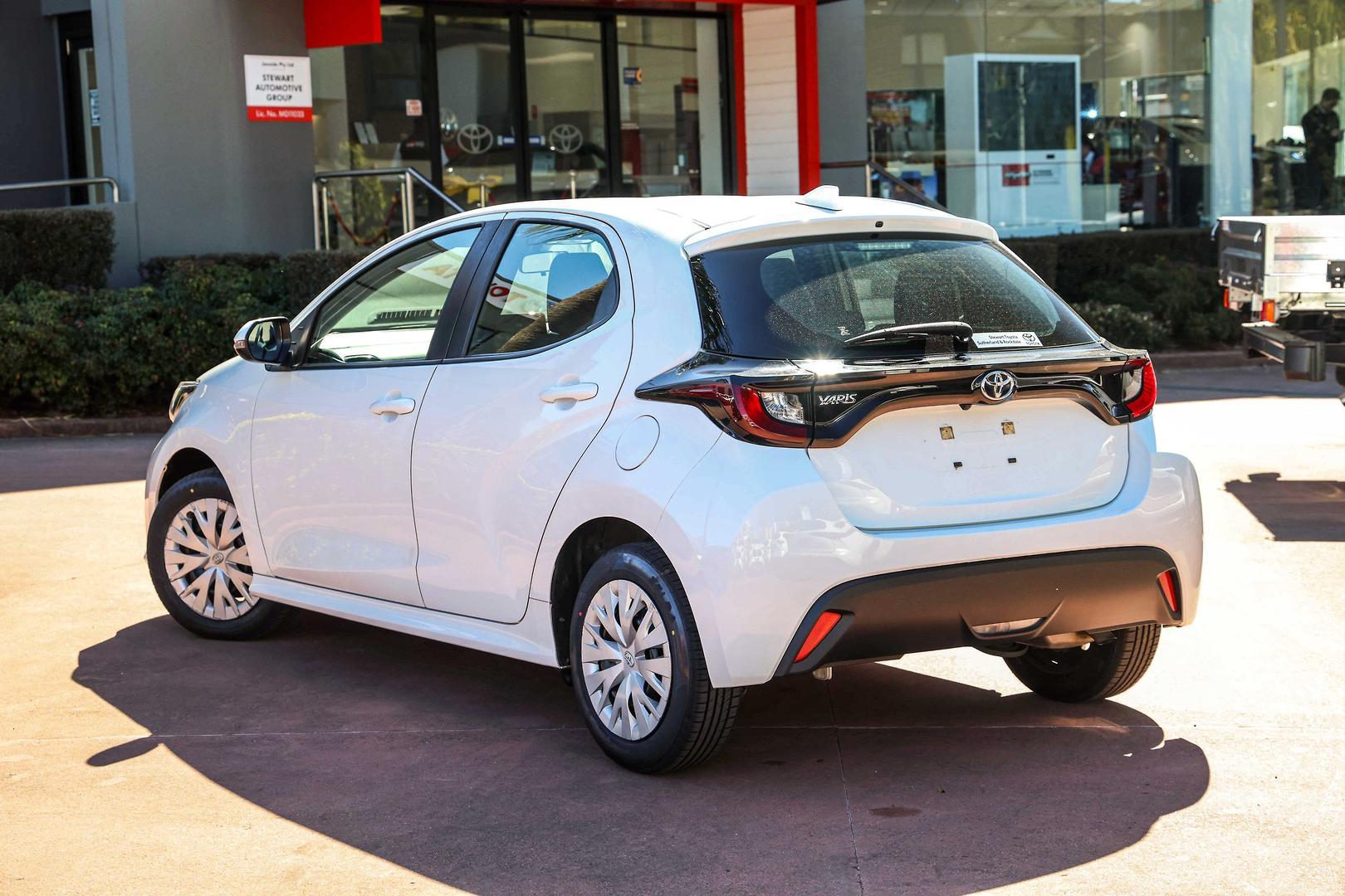2020 Toyota Yaris Ascent Sport in White