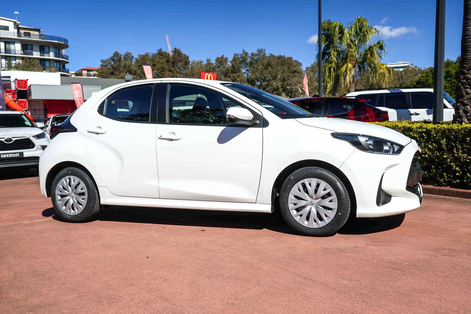 2020 Toyota Yaris Ascent Sport in White