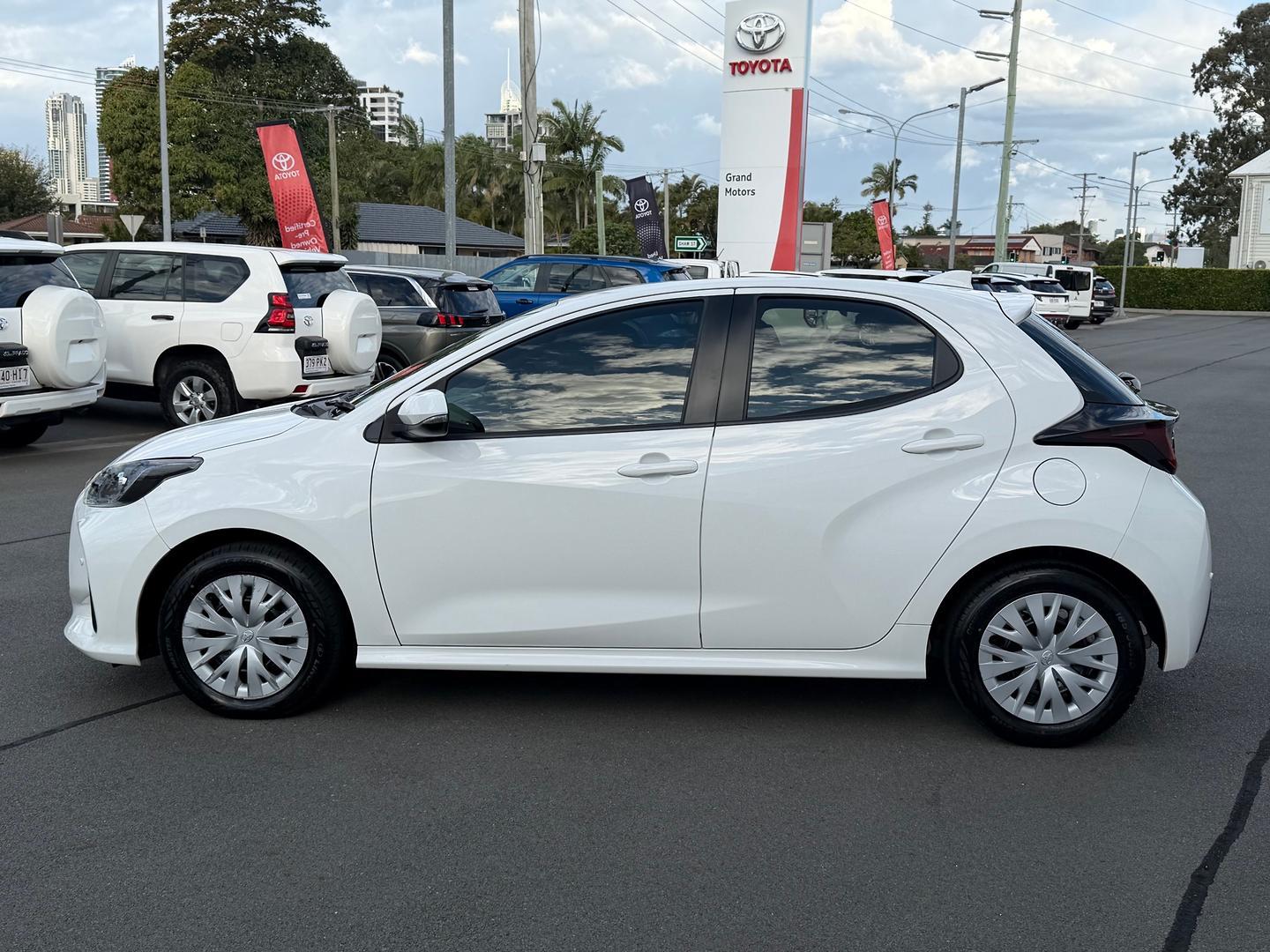 2023 Toyota Yaris Ascent Sport in White
